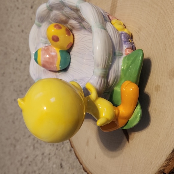 Warner Brothers Tweety Bird Easter Candy Dish 1998 - Picture 5 of 7